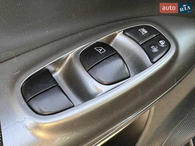 Сірий Ніссан Жук, об'ємом двигуна 1.6 л та пробігом 72 тис. км за 10400 $, фото 33 на Automoto.ua