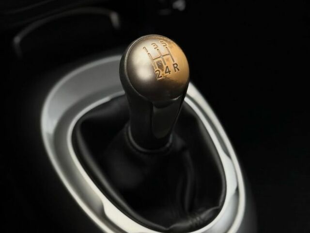 Серый Ниссан Жук, объемом двигателя 1.6 л и пробегом 139 тыс. км за 8500 $, фото 11 на Automoto.ua