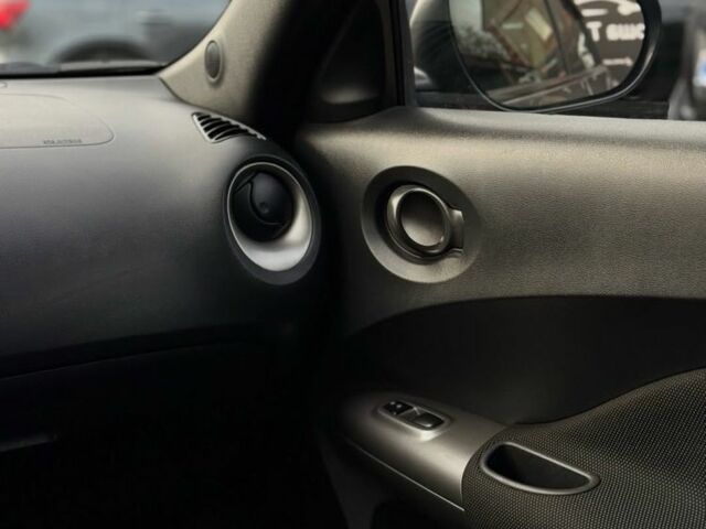 Серый Ниссан Жук, объемом двигателя 1.6 л и пробегом 139 тыс. км за 8500 $, фото 13 на Automoto.ua