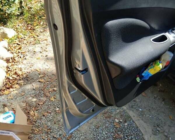 Сірий Ніссан Жук, об'ємом двигуна 1.6 л та пробігом 95 тис. км за 10600 $, фото 7 на Automoto.ua