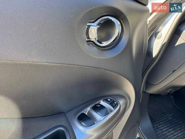 Сірий Ніссан Жук, об'ємом двигуна 1.6 л та пробігом 116 тис. км за 12000 $, фото 25 на Automoto.ua