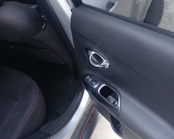 Сірий Ніссан Жук, об'ємом двигуна 1.62 л та пробігом 155 тис. км за 13500 $, фото 24 на Automoto.ua