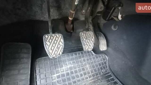 Серый Ниссан Жук, объемом двигателя 1.6 л и пробегом 146 тыс. км за 10200 $, фото 10 на Automoto.ua