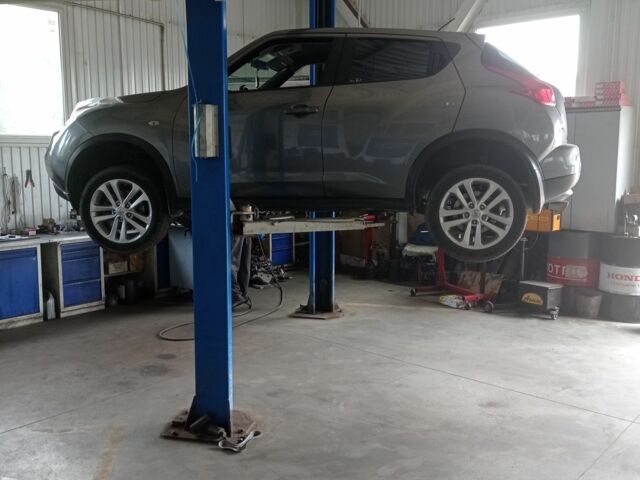 Серый Ниссан Жук, объемом двигателя 1.6 л и пробегом 110 тыс. км за 10500 $, фото 5 на Automoto.ua