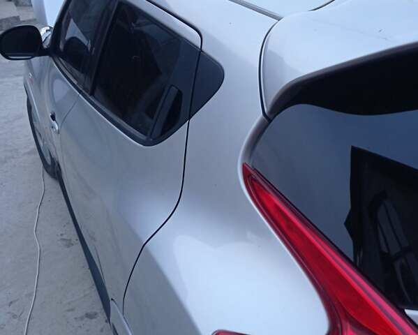 Сірий Ніссан Жук, об'ємом двигуна 1.62 л та пробігом 155 тис. км за 13500 $, фото 35 на Automoto.ua