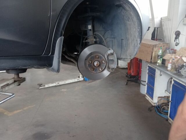 Серый Ниссан Жук, объемом двигателя 1.6 л и пробегом 110 тыс. км за 10500 $, фото 3 на Automoto.ua