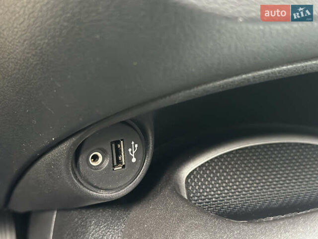 Сірий Ніссан Жук, об'ємом двигуна 1.6 л та пробігом 153 тис. км за 9999 $, фото 23 на Automoto.ua