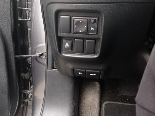 Серый Ниссан Жук, объемом двигателя 1.6 л и пробегом 110 тыс. км за 10500 $, фото 13 на Automoto.ua