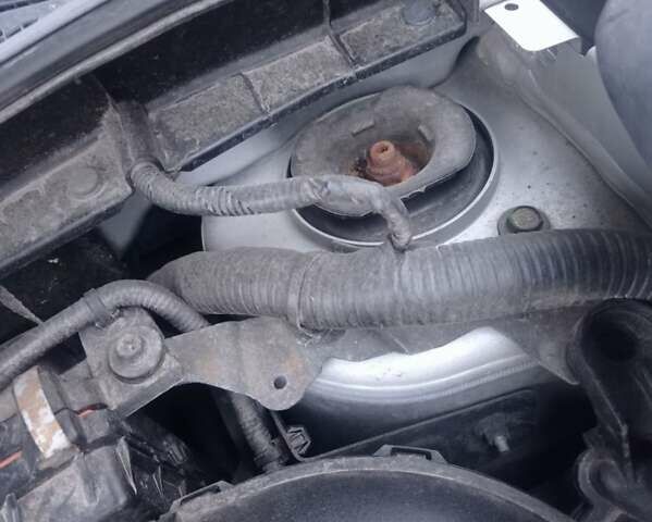 Сірий Ніссан Жук, об'ємом двигуна 1.62 л та пробігом 155 тис. км за 13500 $, фото 40 на Automoto.ua