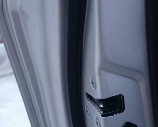 Сірий Ніссан Жук, об'ємом двигуна 1.62 л та пробігом 155 тис. км за 13500 $, фото 22 на Automoto.ua