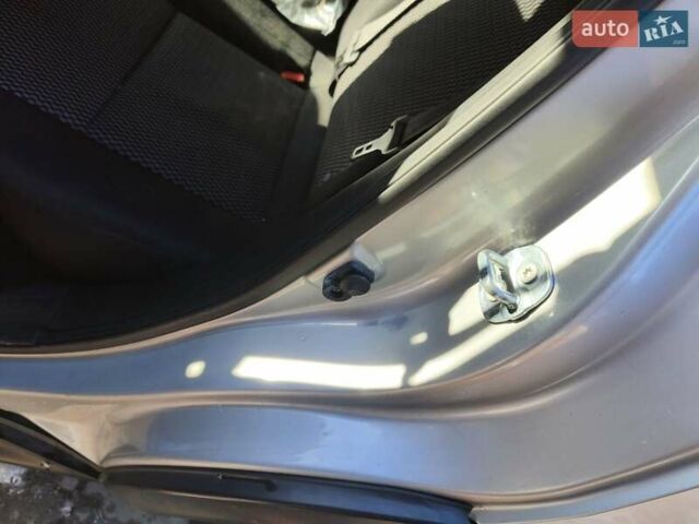 Серый Ниссан Жук, объемом двигателя 1.62 л и пробегом 185 тыс. км за 10400 $, фото 3 на Automoto.ua