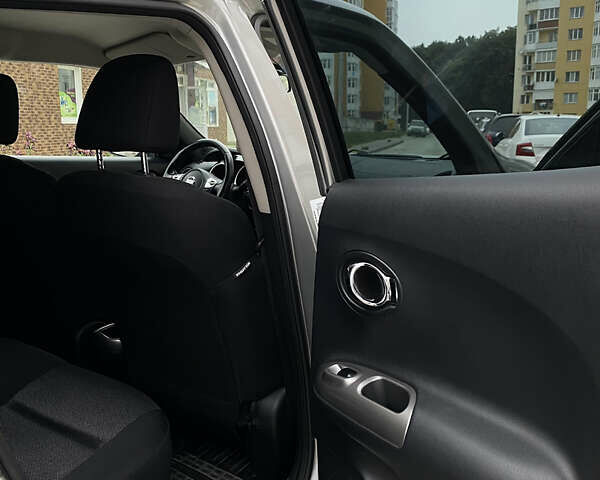 Серый Ниссан Жук, объемом двигателя 1.6 л и пробегом 160 тыс. км за 11200 $, фото 6 на Automoto.ua