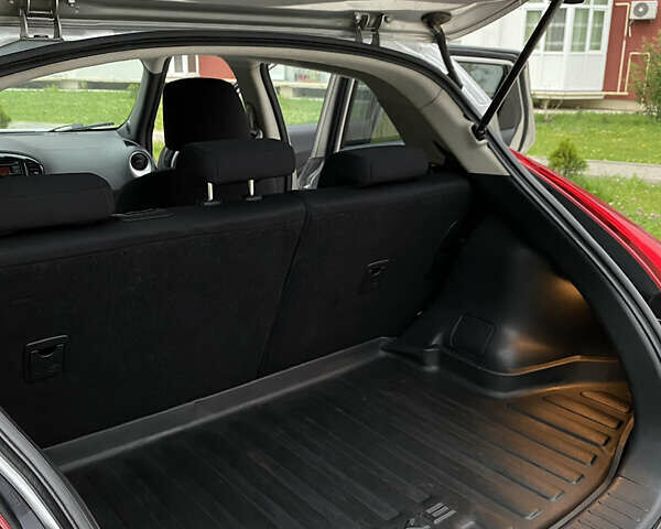 Серый Ниссан Жук, объемом двигателя 1.6 л и пробегом 160 тыс. км за 11200 $, фото 8 на Automoto.ua