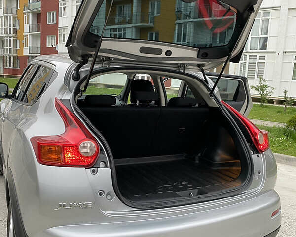 Серый Ниссан Жук, объемом двигателя 1.6 л и пробегом 160 тыс. км за 11200 $, фото 7 на Automoto.ua