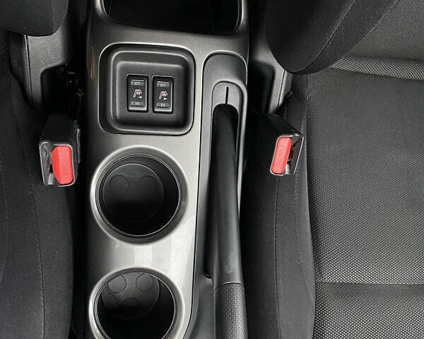 Серый Ниссан Жук, объемом двигателя 1.6 л и пробегом 160 тыс. км за 11200 $, фото 9 на Automoto.ua