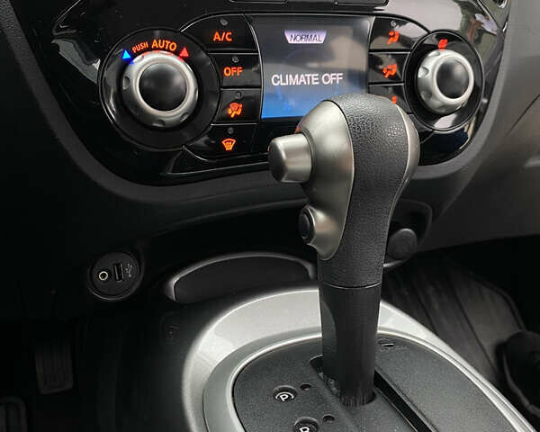 Серый Ниссан Жук, объемом двигателя 1.6 л и пробегом 160 тыс. км за 11200 $, фото 10 на Automoto.ua