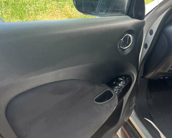 Сірий Ніссан Жук, об'ємом двигуна 1.62 л та пробігом 136 тис. км за 12800 $, фото 10 на Automoto.ua