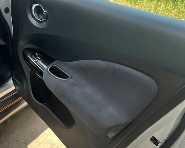 Сірий Ніссан Жук, об'ємом двигуна 1.62 л та пробігом 136 тис. км за 12800 $, фото 8 на Automoto.ua