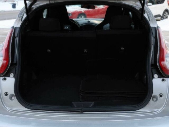 Серый Ниссан Жук, объемом двигателя 1.6 л и пробегом 78 тыс. км за 6300 $, фото 13 на Automoto.ua