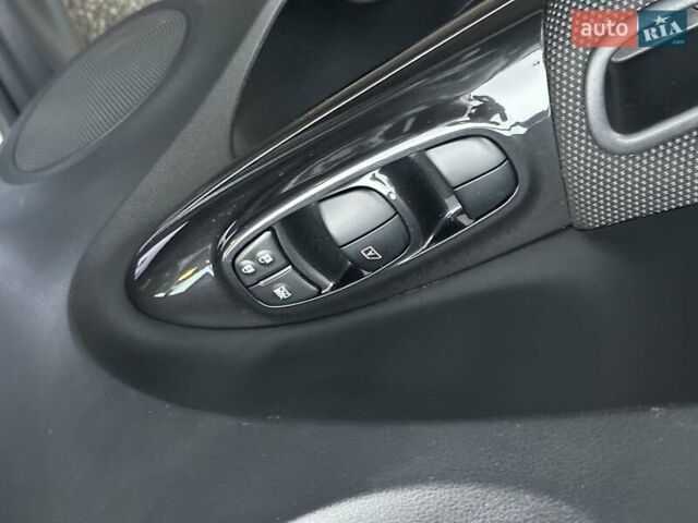 Серый Ниссан Жук, объемом двигателя 1.6 л и пробегом 51 тыс. км за 13490 $, фото 21 на Automoto.ua