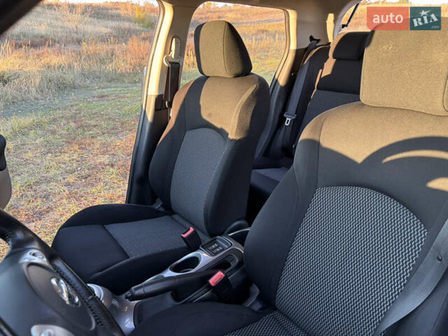 Серый Ниссан Жук, объемом двигателя 1.6 л и пробегом 100 тыс. км за 12500 $, фото 17 на Automoto.ua