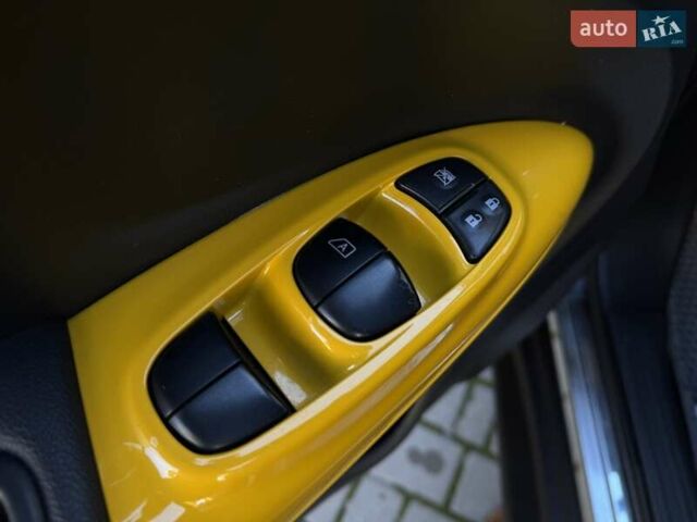 Серый Ниссан Жук, объемом двигателя 1.6 л и пробегом 122 тыс. км за 14300 $, фото 44 на Automoto.ua