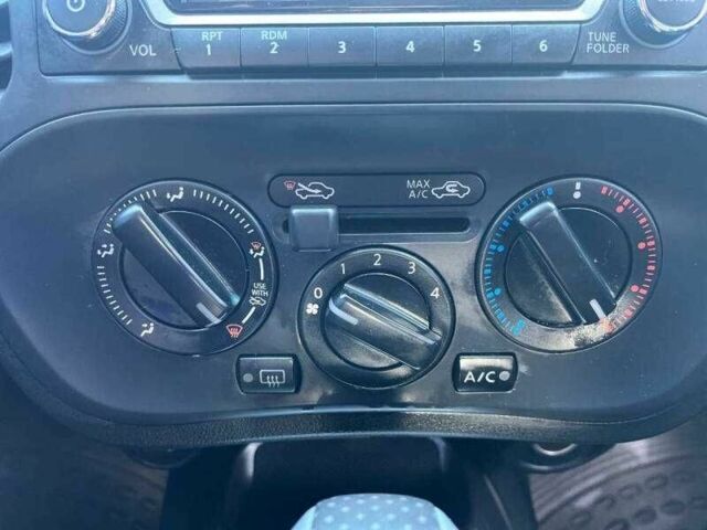 Серый Ниссан Жук, объемом двигателя 1.6 л и пробегом 42 тыс. км за 2600 $, фото 8 на Automoto.ua