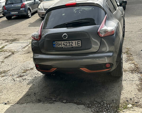 Серый Ниссан Жук, объемом двигателя 1.6 л и пробегом 103 тыс. км за 12000 $, фото 2 на Automoto.ua