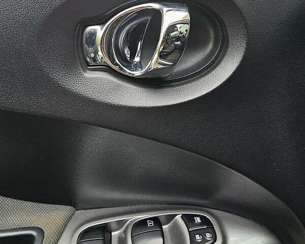 Серый Ниссан Жук, объемом двигателя 1.6 л и пробегом 78 тыс. км за 16700 $, фото 9 на Automoto.ua