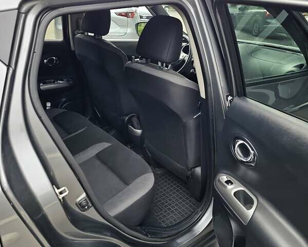 Серый Ниссан Жук, объемом двигателя 1.6 л и пробегом 78 тыс. км за 16700 $, фото 8 на Automoto.ua