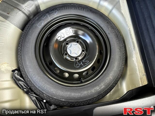 Серый Ниссан Жук, объемом двигателя 1.6 л и пробегом 42 тыс. км за 15300 $, фото 8 на Automoto.ua