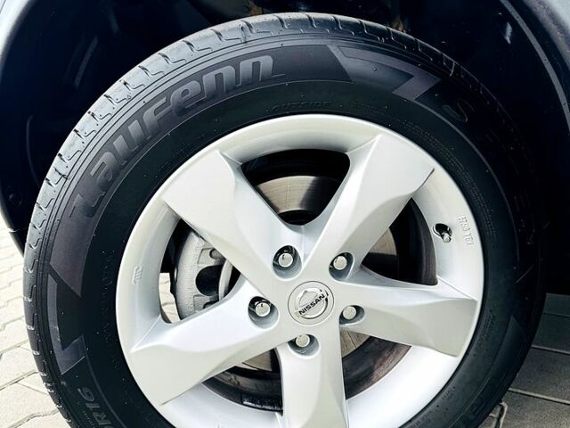 Серый Ниссан Жук, объемом двигателя 1.6 л и пробегом 42 тыс. км за 15300 $, фото 3 на Automoto.ua