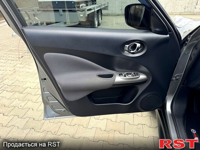 Серый Ниссан Жук, объемом двигателя 1.6 л и пробегом 42 тыс. км за 15300 $, фото 4 на Automoto.ua