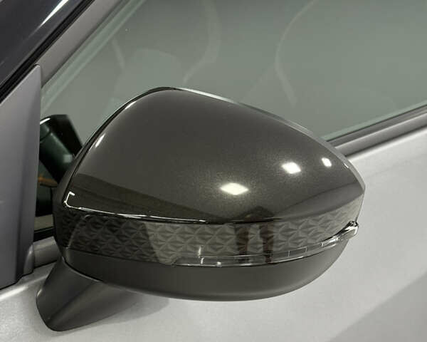 Серый Ниссан Жук, объемом двигателя 1 л и пробегом 20 тыс. км за 23000 $, фото 19 на Automoto.ua