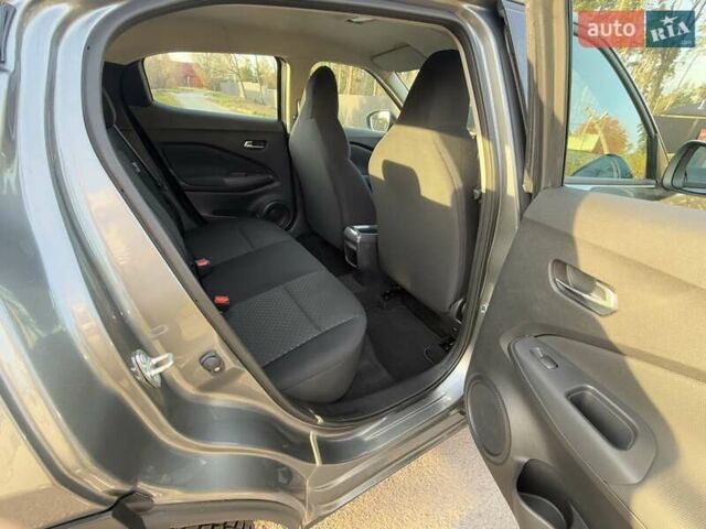 Серый Ниссан Жук, объемом двигателя 1 л и пробегом 35 тыс. км за 19900 $, фото 24 на Automoto.ua