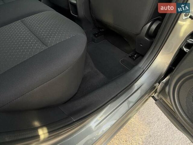 Серый Ниссан Жук, объемом двигателя 1 л и пробегом 35 тыс. км за 19900 $, фото 29 на Automoto.ua