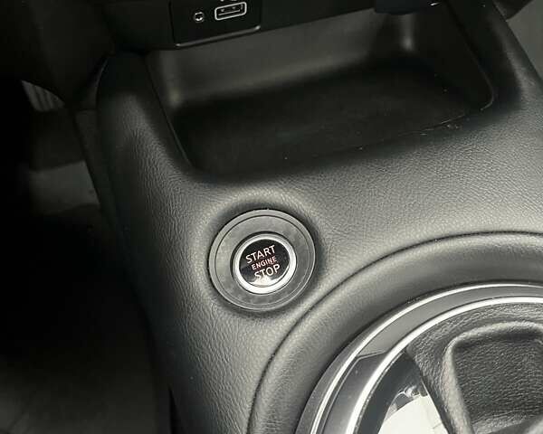 Серый Ниссан Жук, объемом двигателя 1 л и пробегом 16 тыс. км за 21062 $, фото 25 на Automoto.ua