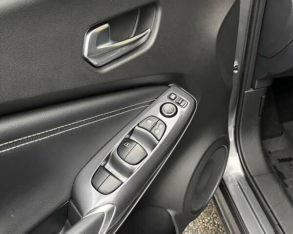 Серый Ниссан Жук, объемом двигателя 1 л и пробегом 16 тыс. км за 21062 $, фото 19 на Automoto.ua