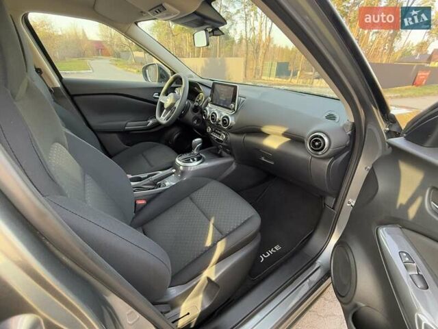 Серый Ниссан Жук, объемом двигателя 1 л и пробегом 35 тыс. км за 19900 $, фото 26 на Automoto.ua