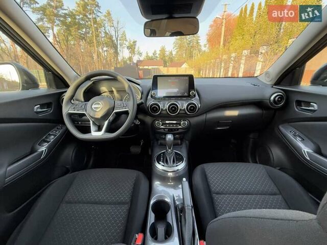 Серый Ниссан Жук, объемом двигателя 1 л и пробегом 35 тыс. км за 19900 $, фото 25 на Automoto.ua