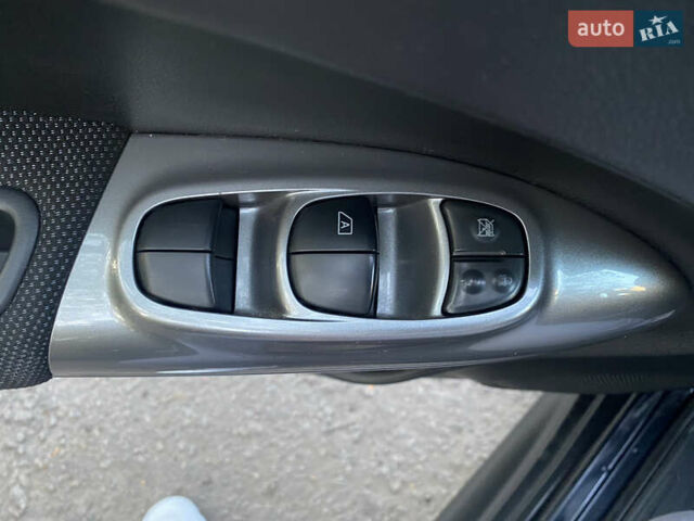 Синий Ниссан Жук, объемом двигателя 1.62 л и пробегом 185 тыс. км за 9500 $, фото 9 на Automoto.ua