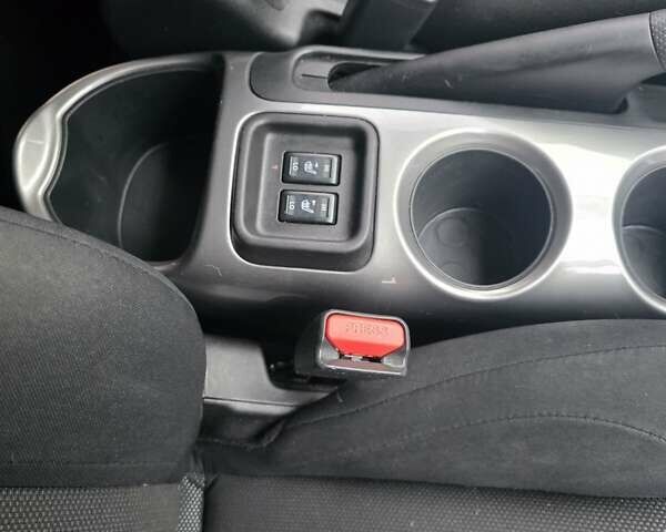 Синий Ниссан Жук, объемом двигателя 1.6 л и пробегом 120 тыс. км за 8000 $, фото 12 на Automoto.ua