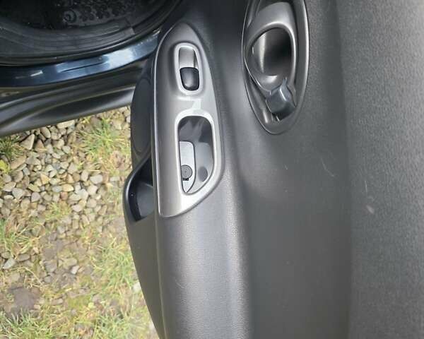 Синий Ниссан Жук, объемом двигателя 1.6 л и пробегом 120 тыс. км за 8000 $, фото 14 на Automoto.ua