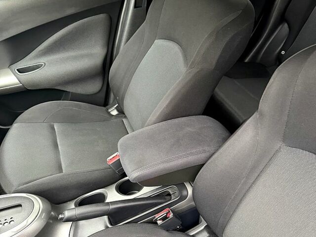 Синій Ніссан Жук, об'ємом двигуна 1.6 л та пробігом 120 тис. км за 12500 $, фото 7 на Automoto.ua