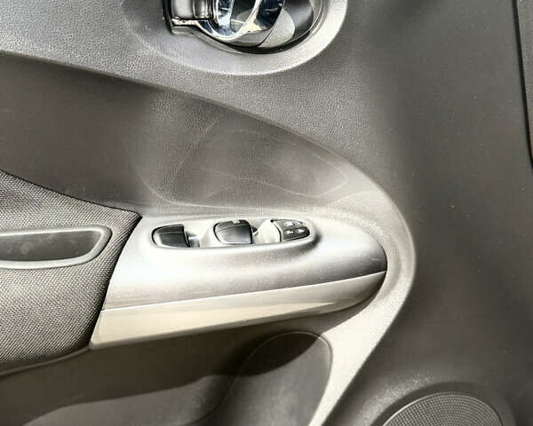 Синий Ниссан Жук, объемом двигателя 1.62 л и пробегом 98 тыс. км за 12000 $, фото 17 на Automoto.ua