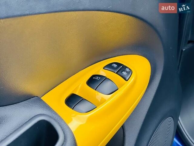 Синій Ніссан Жук, об'ємом двигуна 1.6 л та пробігом 80 тис. км за 14900 $, фото 24 на Automoto.ua