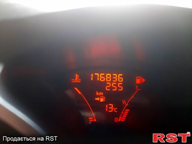 Зеленый Ниссан Жук, объемом двигателя 1.6 л и пробегом 186 тыс. км за 7000 $, фото 1 на Automoto.ua