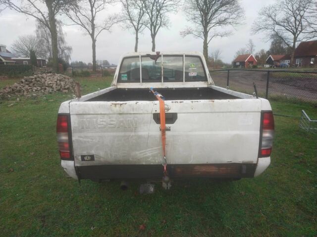 Белый Ниссан Кинг Каб, объемом двигателя 2.5 л и пробегом 256 тыс. км за 5365 $, фото 5 на Automoto.ua