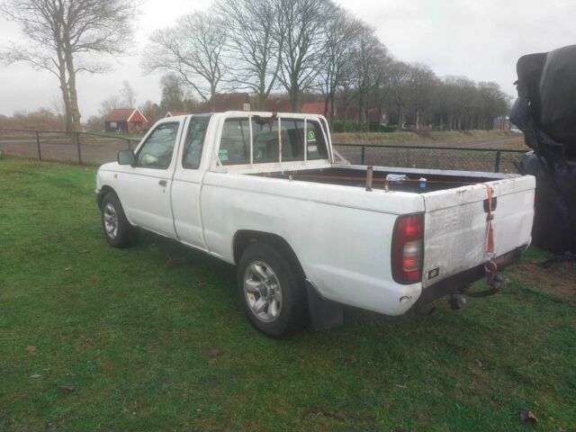 Белый Ниссан Кинг Каб, объемом двигателя 2.5 л и пробегом 256 тыс. км за 5365 $, фото 1 на Automoto.ua