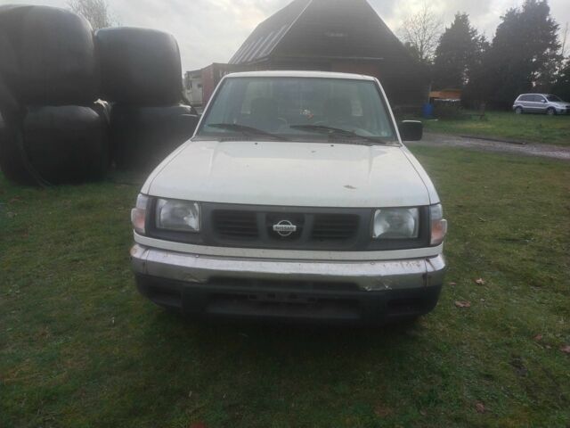 Белый Ниссан Кинг Каб, объемом двигателя 2.5 л и пробегом 256 тыс. км за 5365 $, фото 4 на Automoto.ua